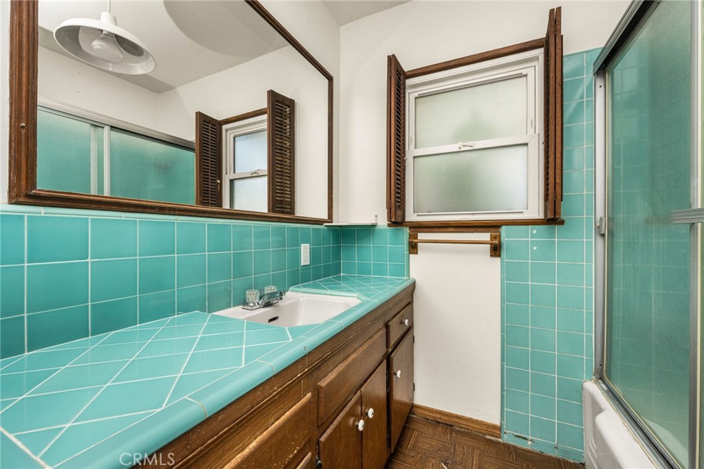 2687 Riverside