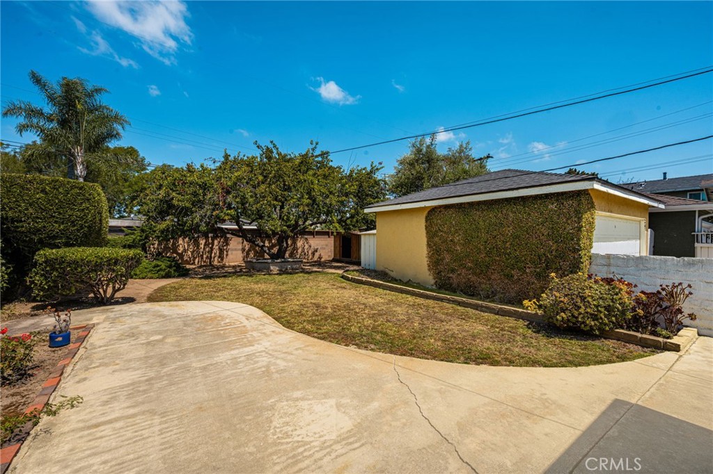2687 Riverside