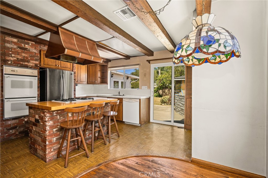 2687 Riverside