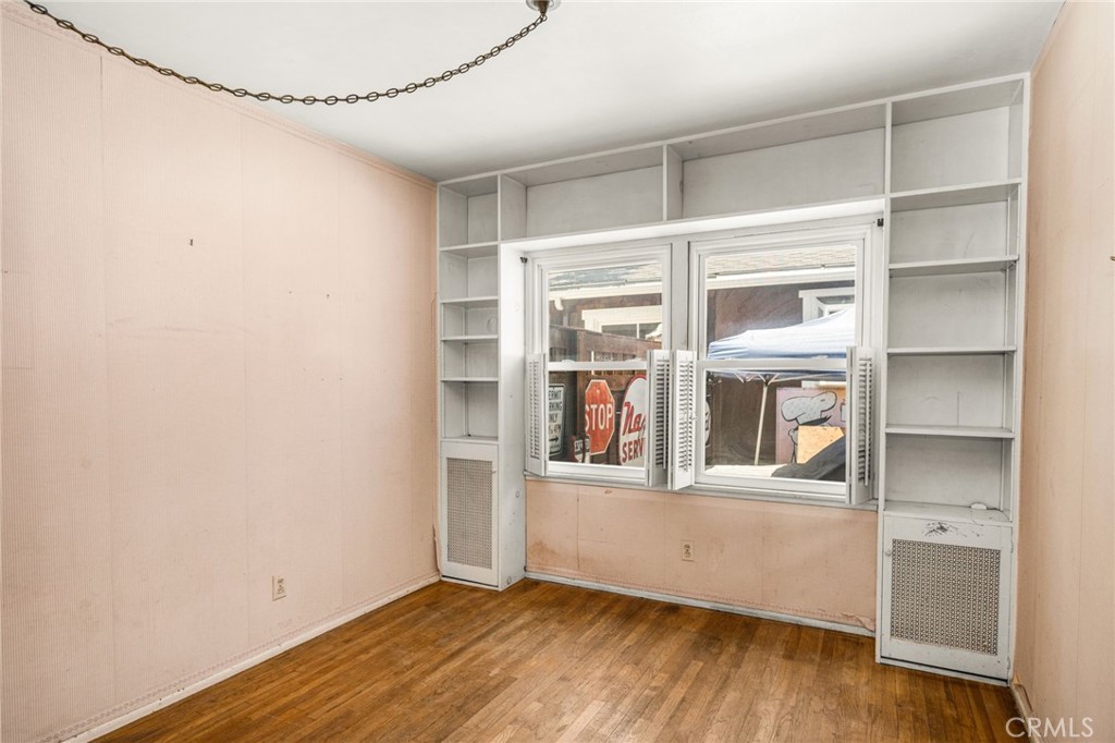 2687 Riverside