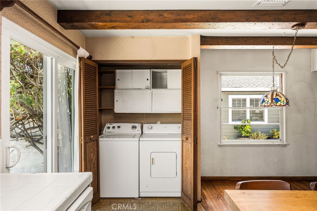 2687 Riverside