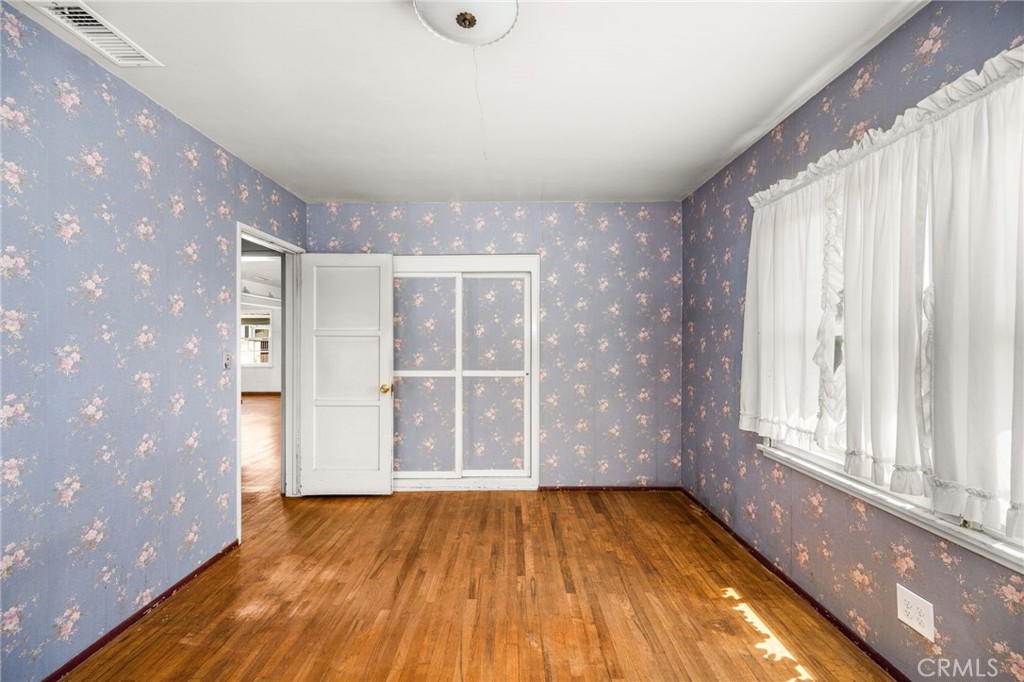 2687 Riverside