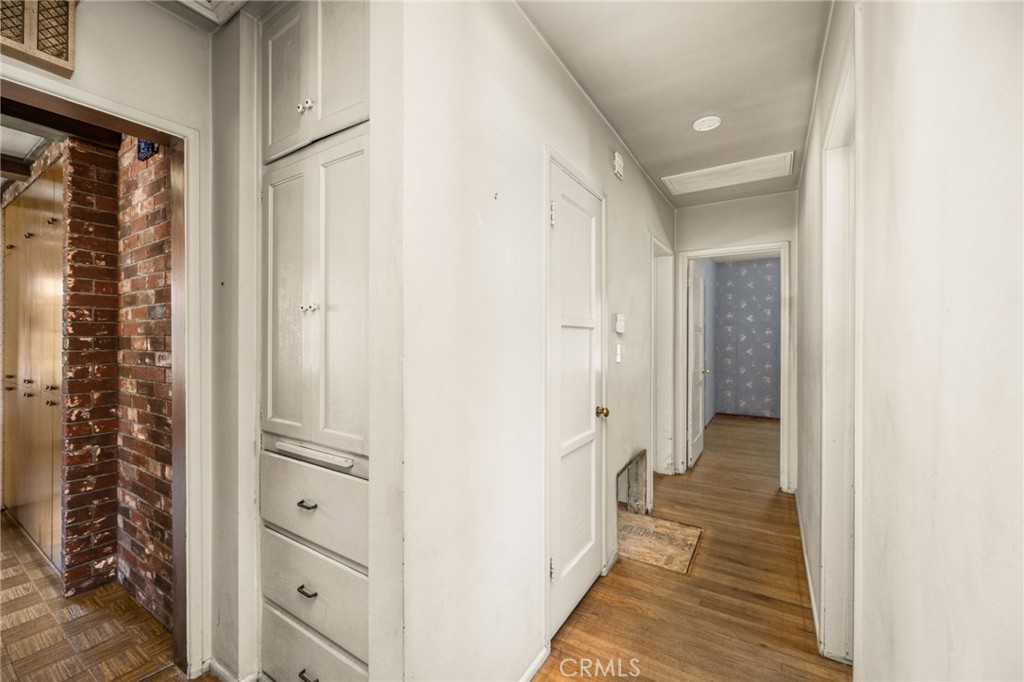 2687 Riverside