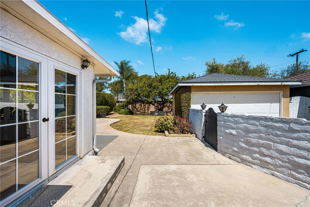 2687 Riverside
