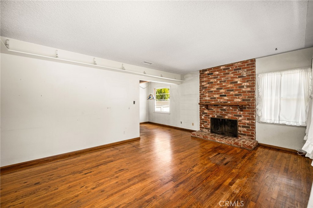 2687 Riverside