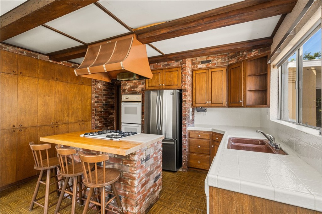2687 Riverside