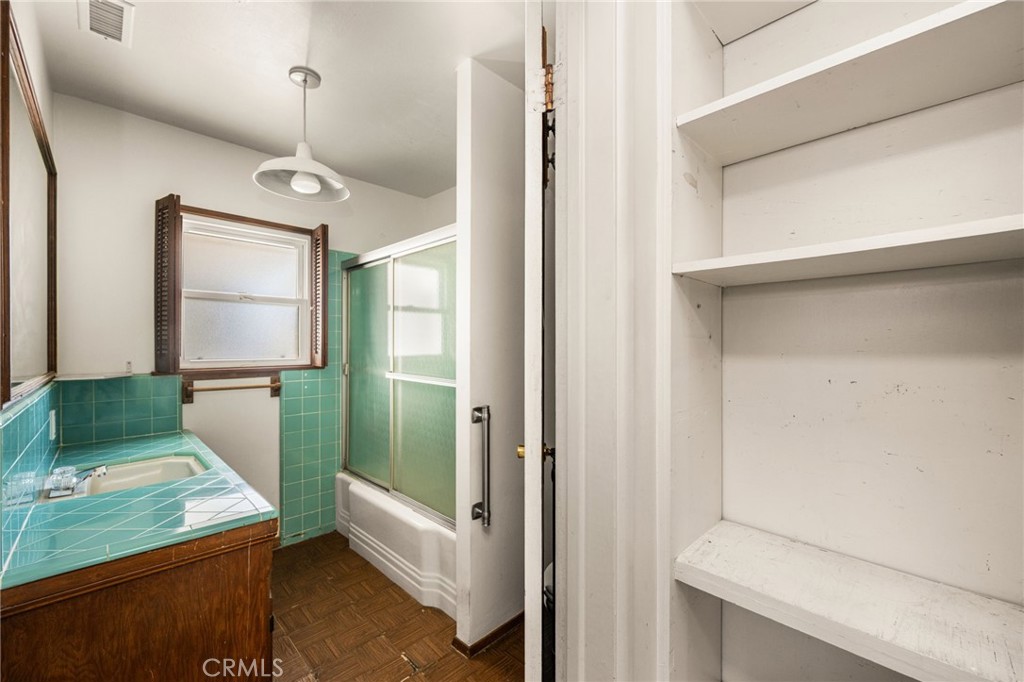 2687 Riverside