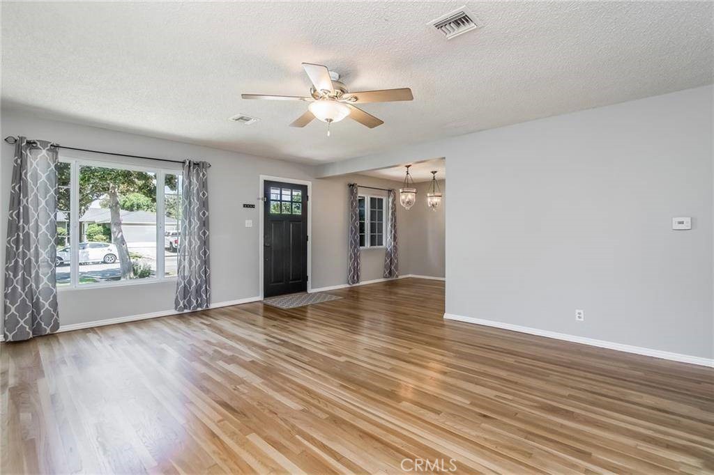 1210 E Oakmont