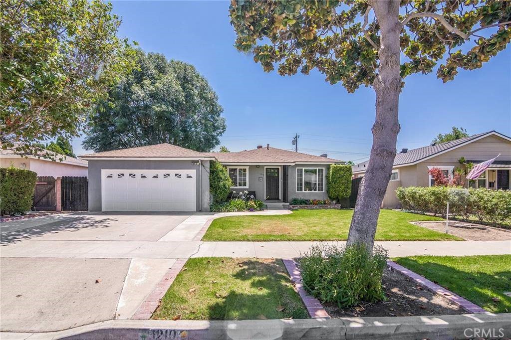 1210 E Oakmont