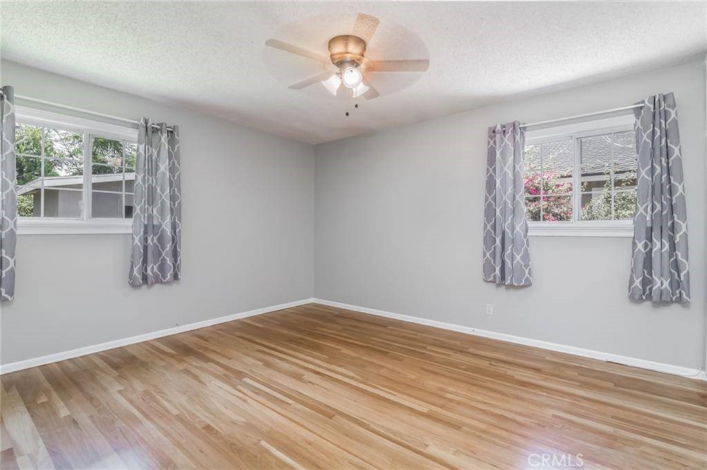 1210 E Oakmont