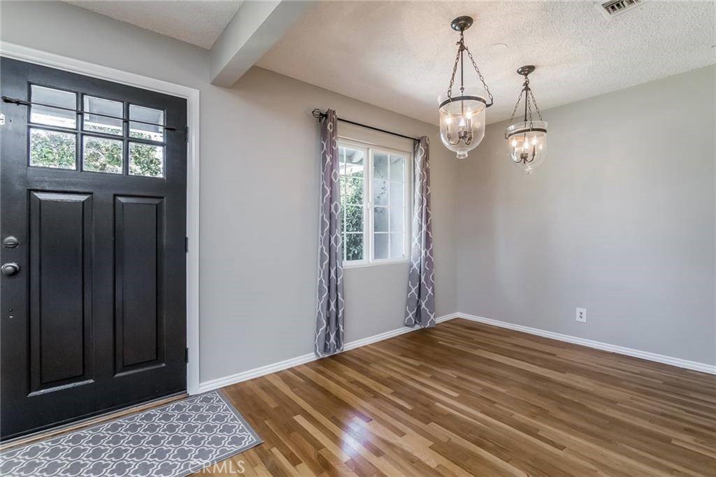 1210 E Oakmont