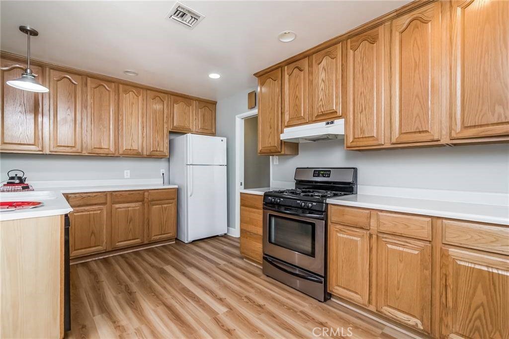 1210 E Oakmont