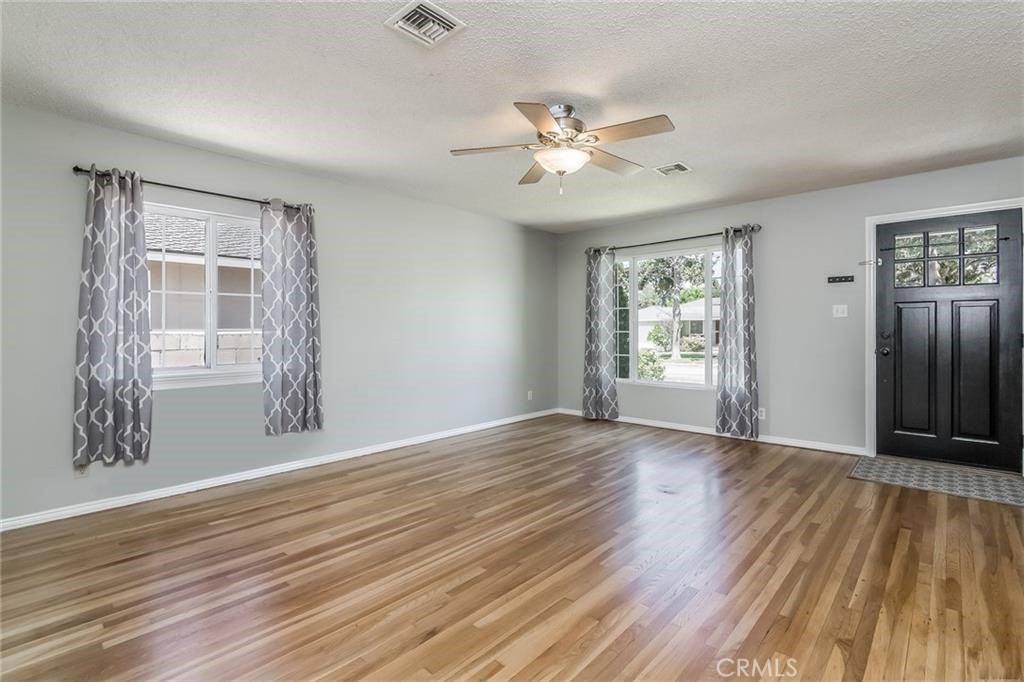 1210 E Oakmont
