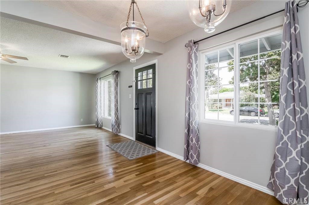 1210 E Oakmont