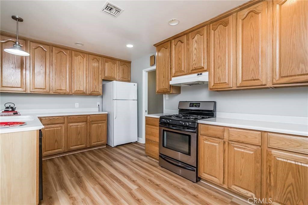 1210 E Oakmont