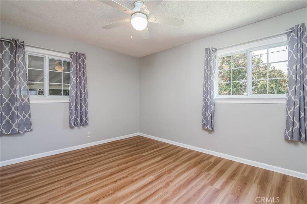 1210 E Oakmont