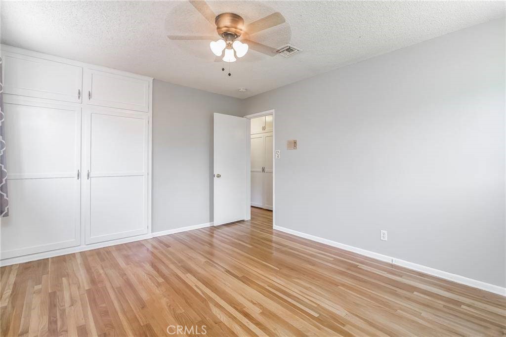 1210 E Oakmont