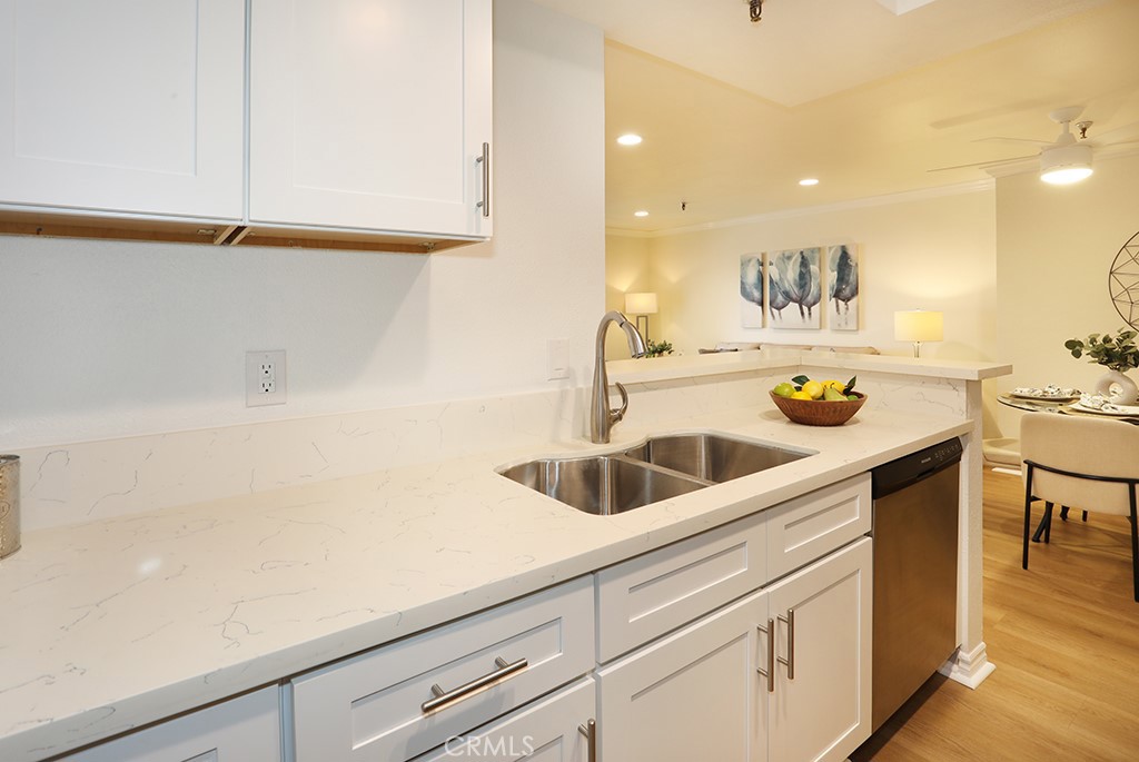 4788 Lakeview