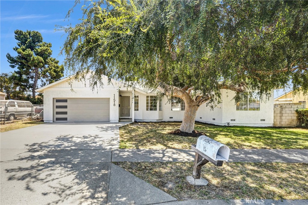 11518 Fidel Avenue