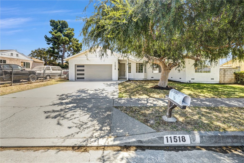 11518 Fidel Avenue