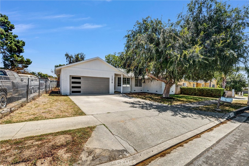 11518 Fidel Avenue