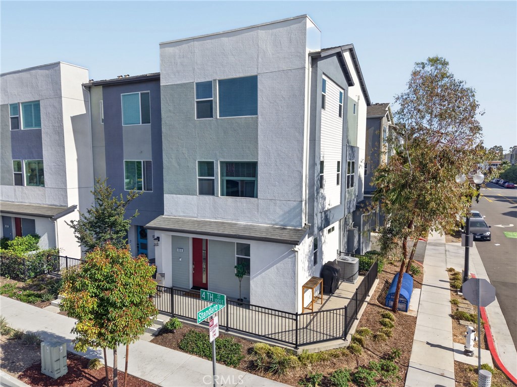 1016 E 4th