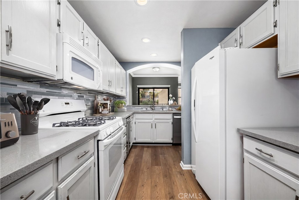 425 E Ocean 440