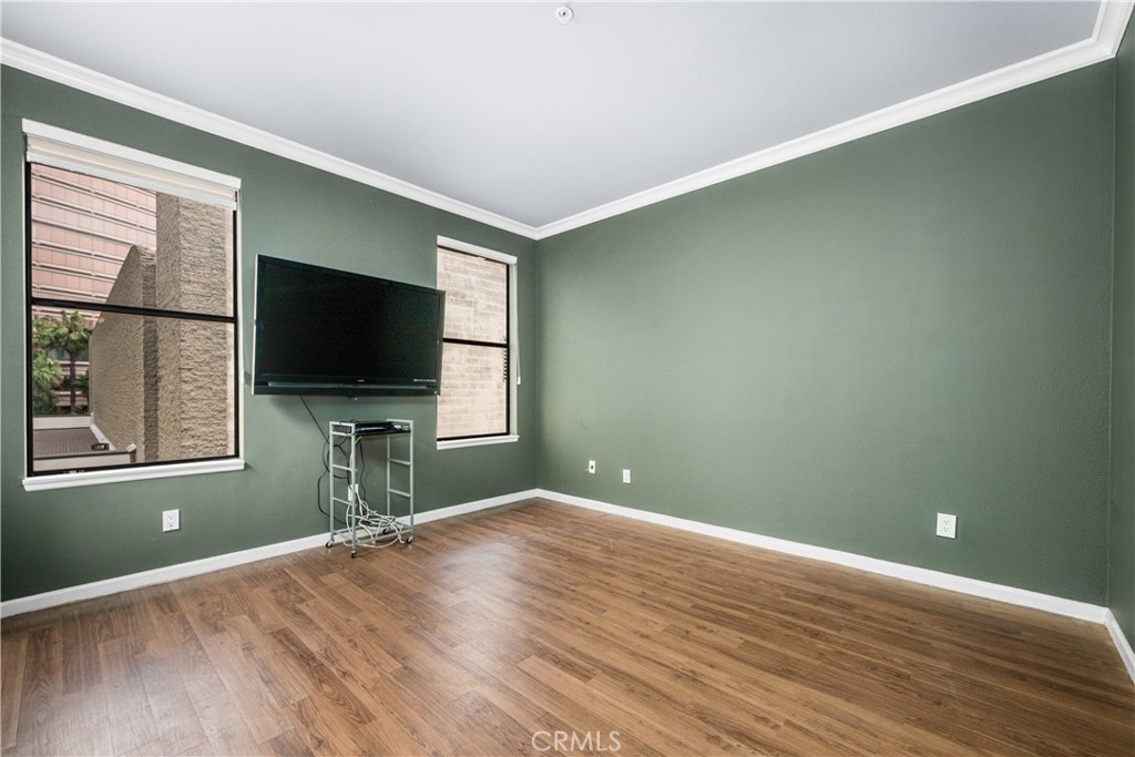 425 E Ocean 440