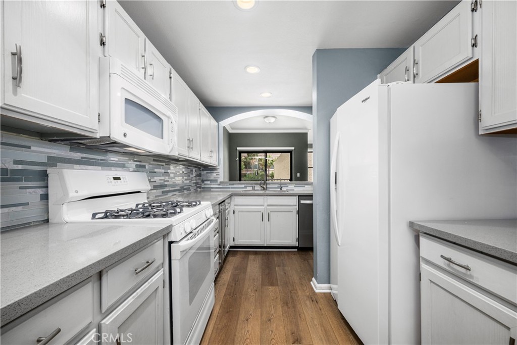 425 E Ocean 440
