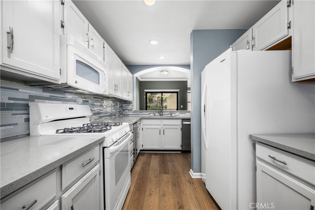 425 E Ocean 440