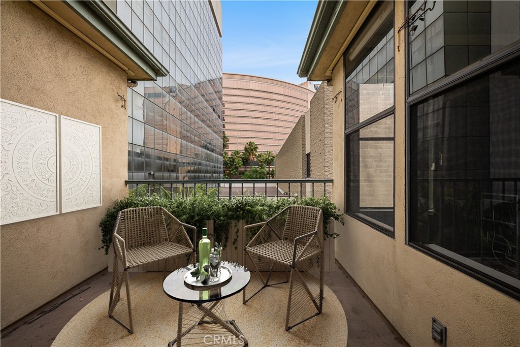 425 E Ocean 440