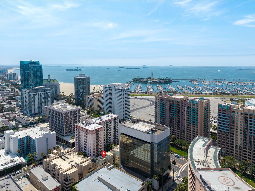 425 E Ocean 440