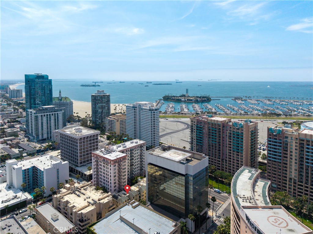 425 E Ocean 440