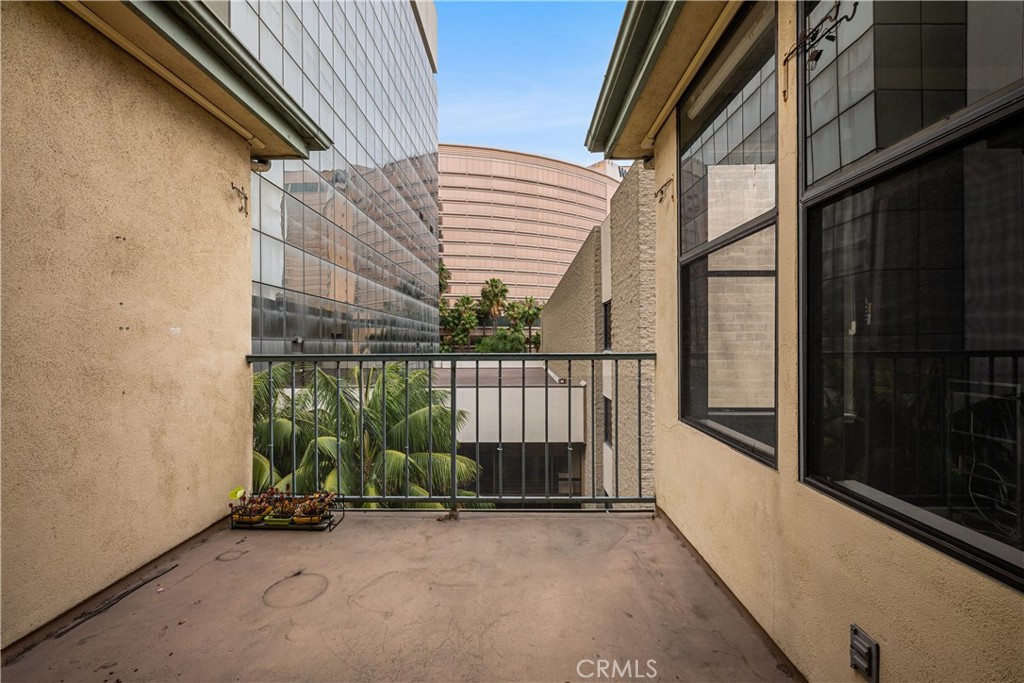 425 E Ocean 440