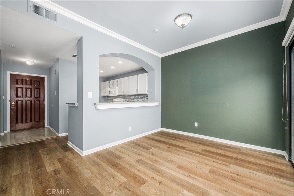 425 E Ocean 440
