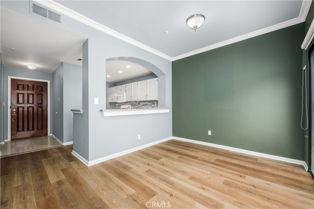 425 E Ocean 440