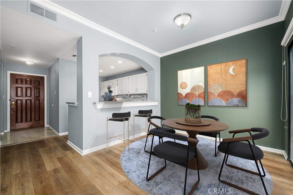 425 E Ocean 440