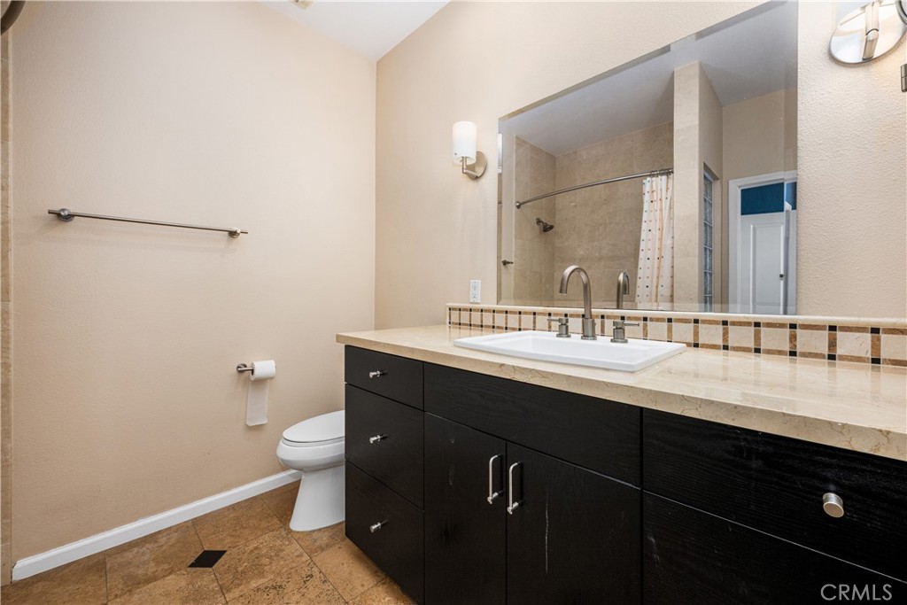 425 E Ocean 440