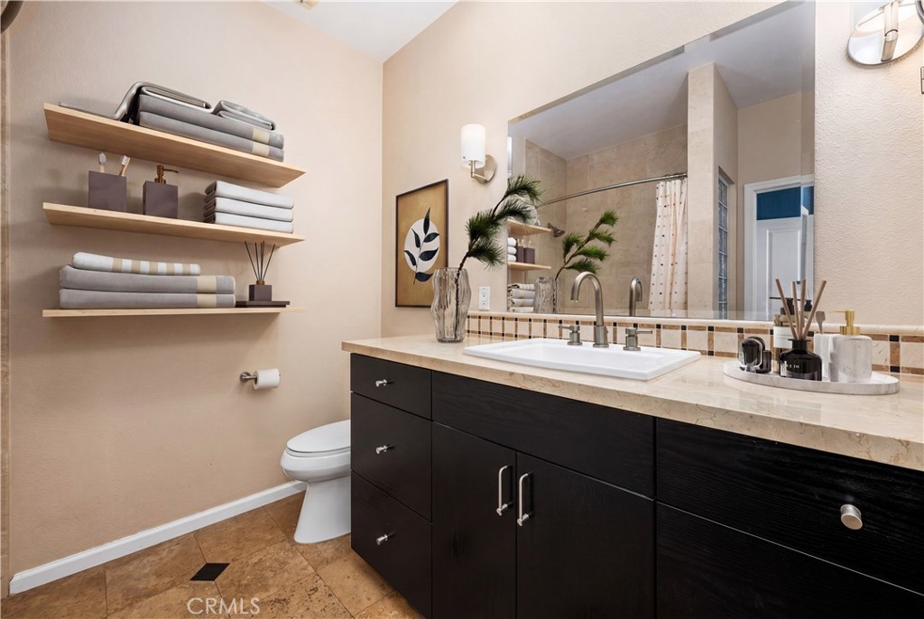 425 E Ocean 440