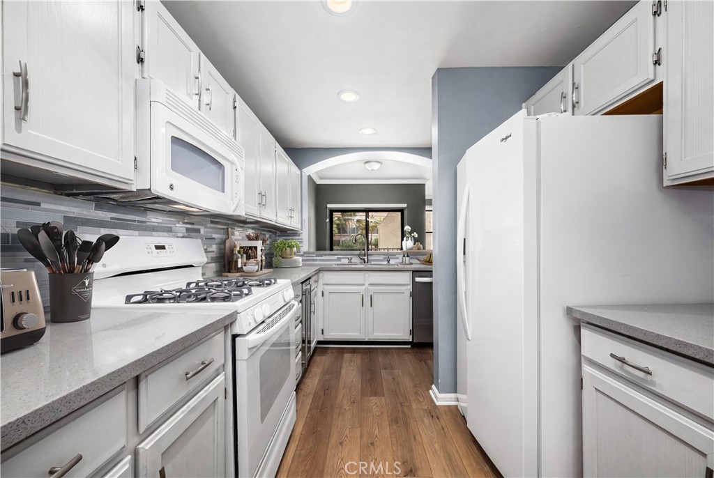 425 E Ocean 440