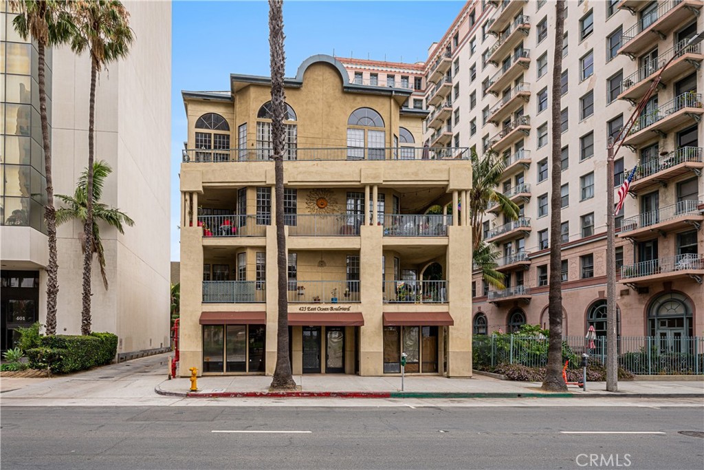 425 E Ocean 440