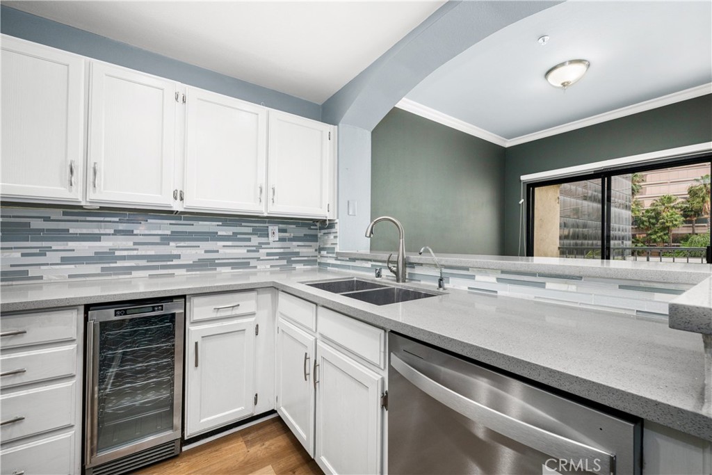 425 E Ocean 440