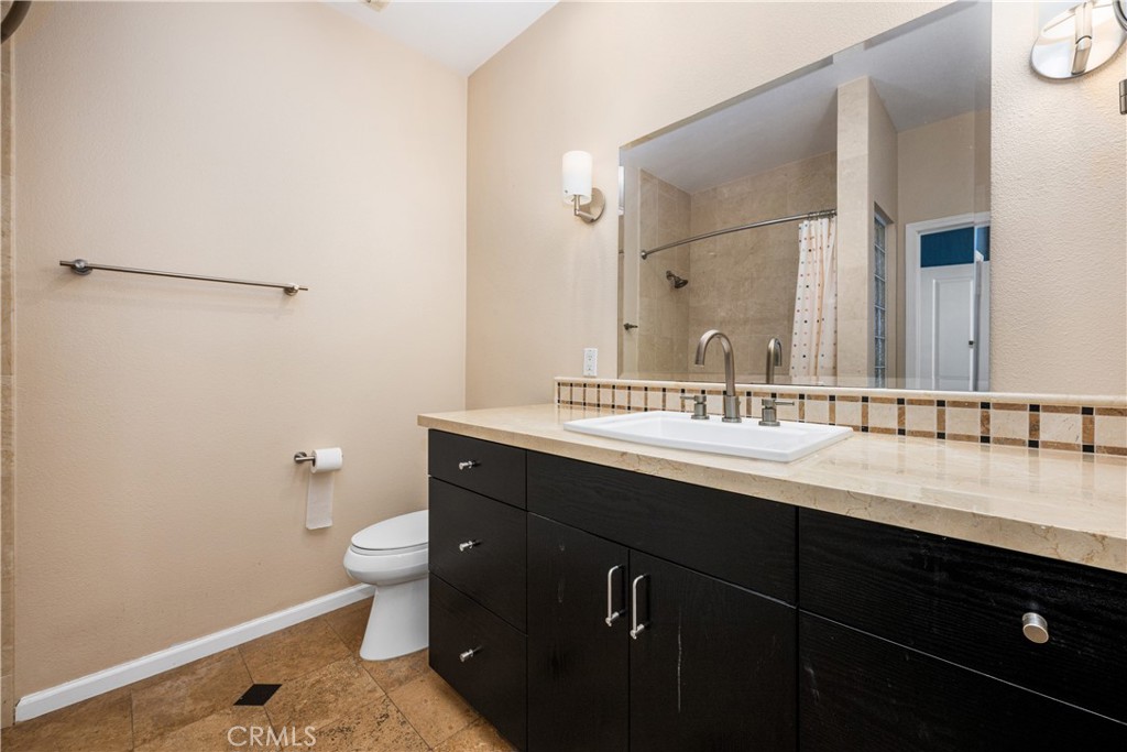 425 E Ocean 440