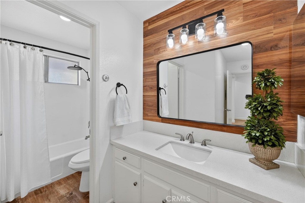 1010 W Macarthur 86