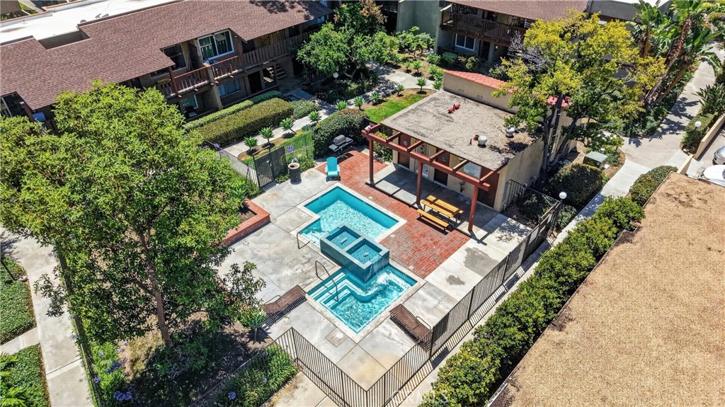 1010 W Macarthur 86