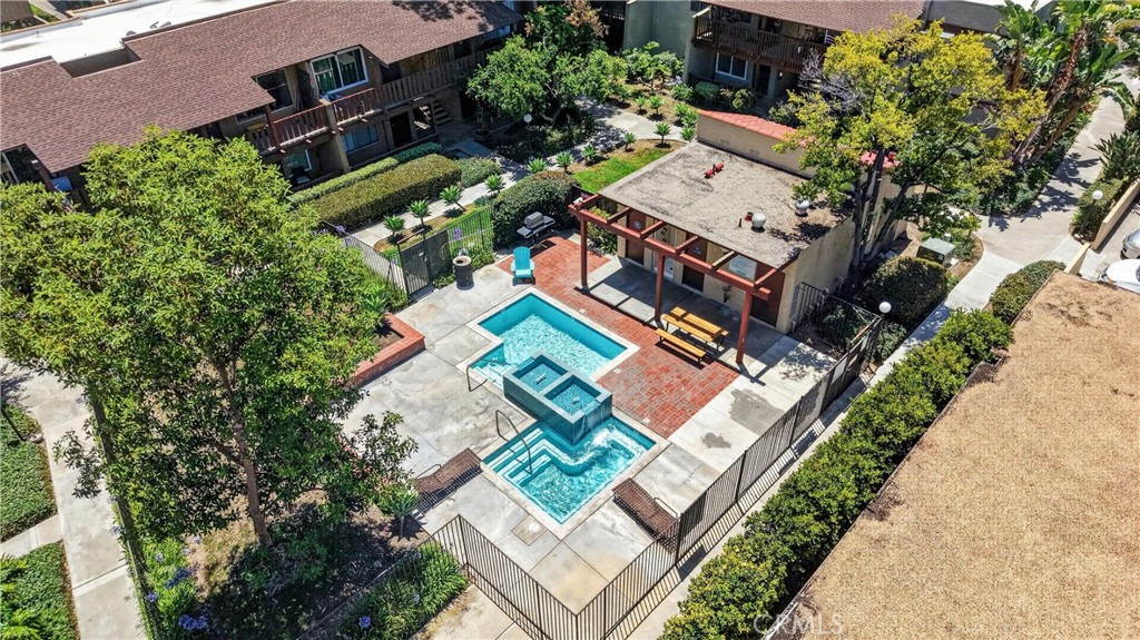1010 W Macarthur 86