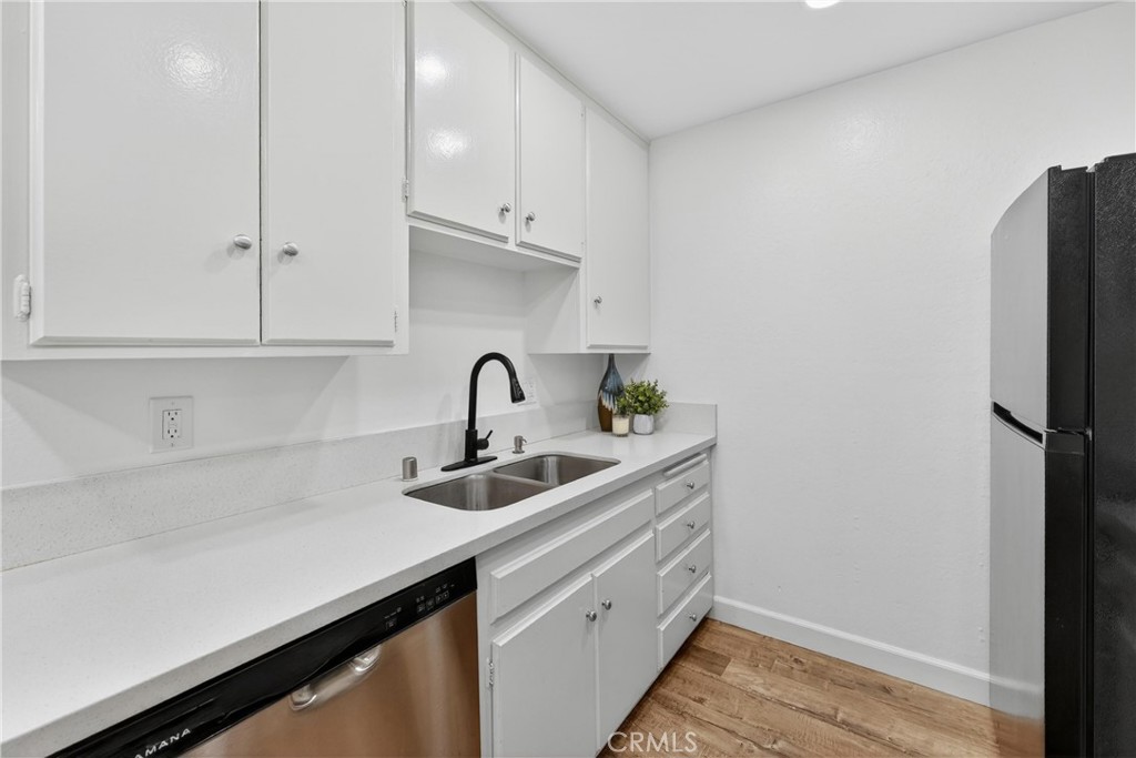 1010 W Macarthur 86
