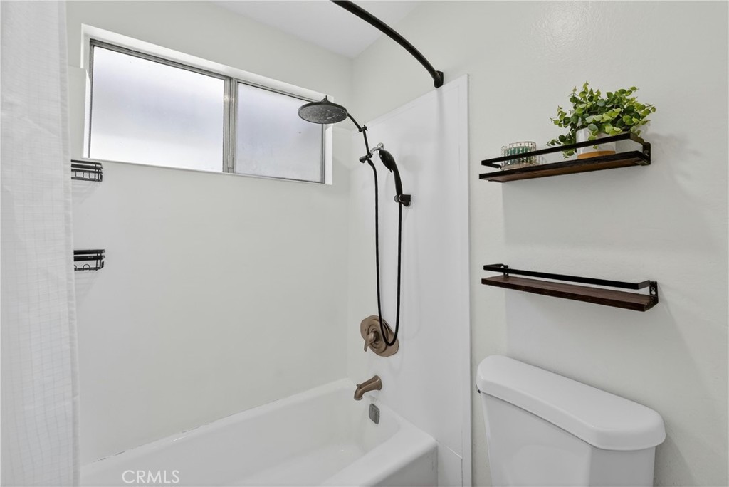 1010 W Macarthur 86