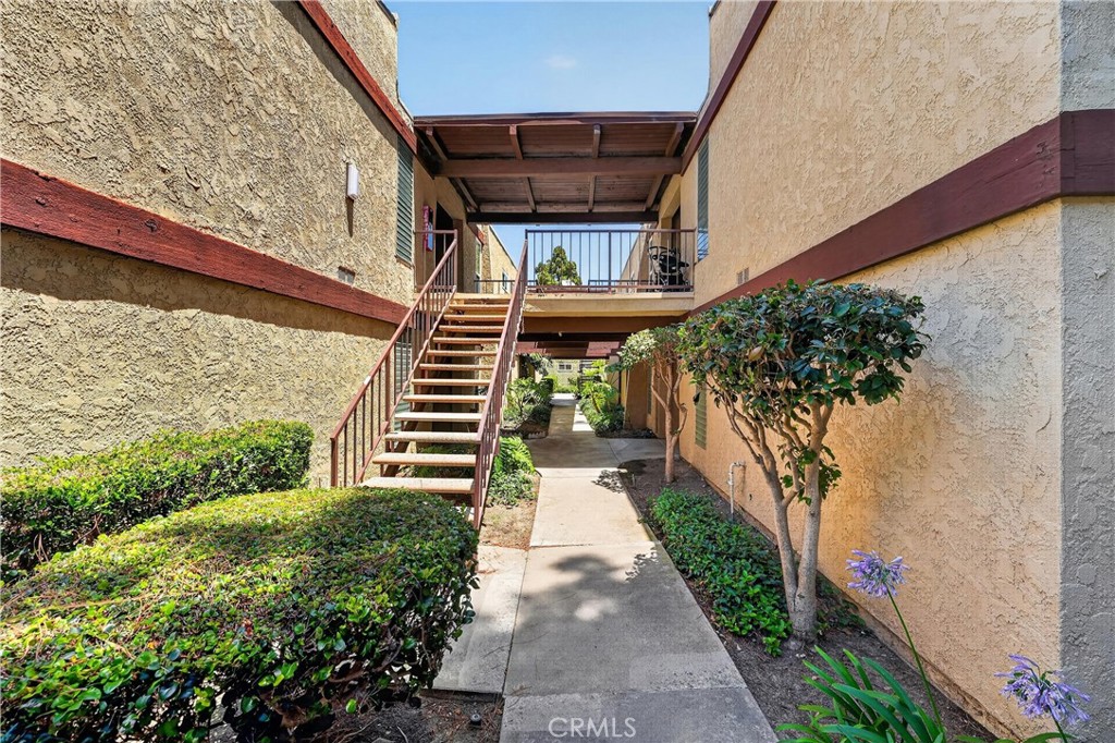 1010 W Macarthur 86