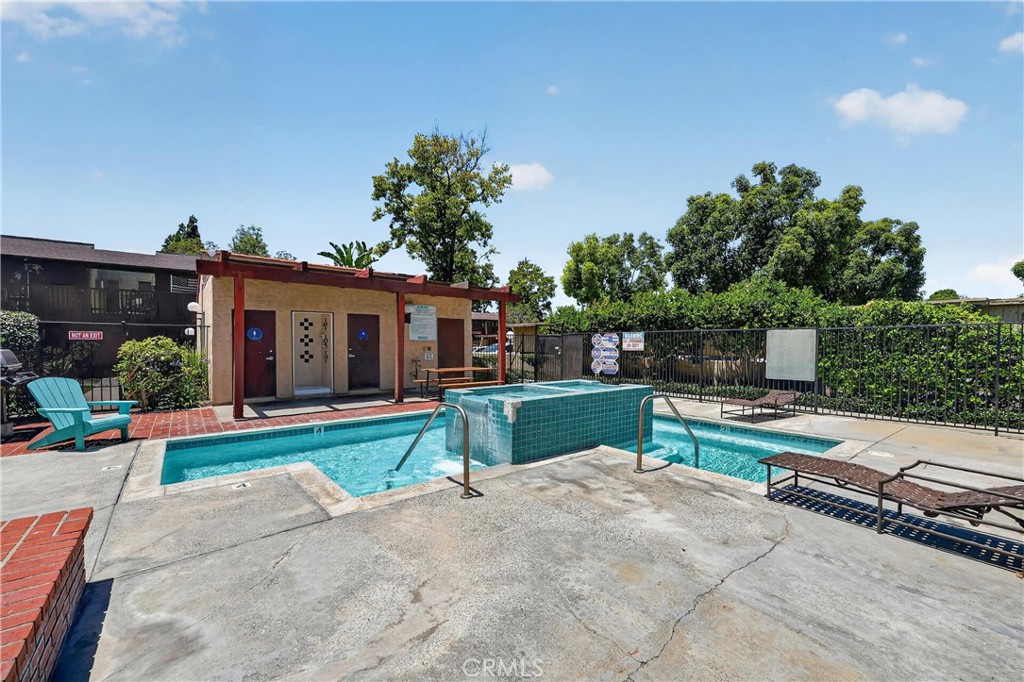 1010 W Macarthur 86
